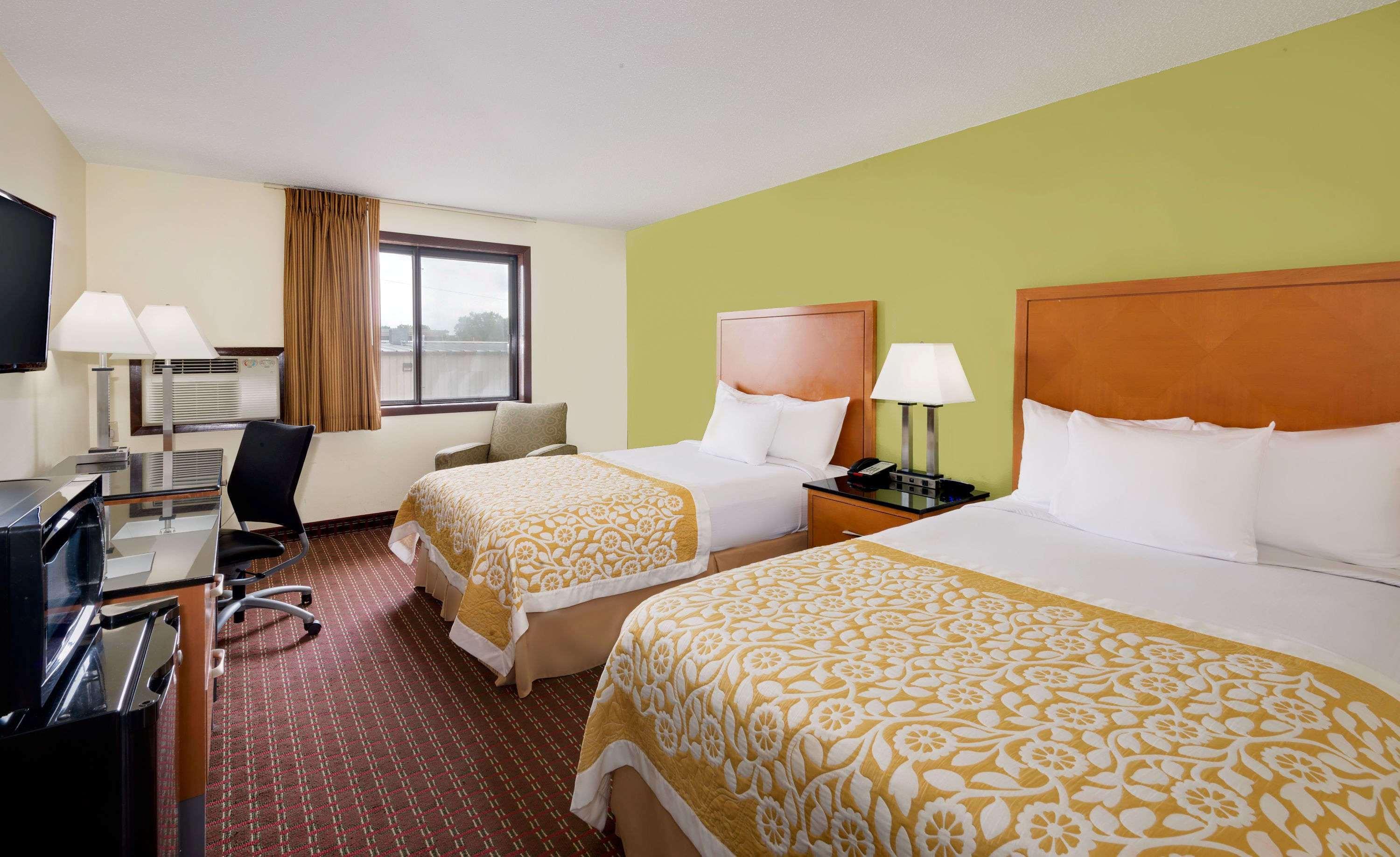 Days Inn By Wyndham Fort Dodge Εξωτερικό φωτογραφία