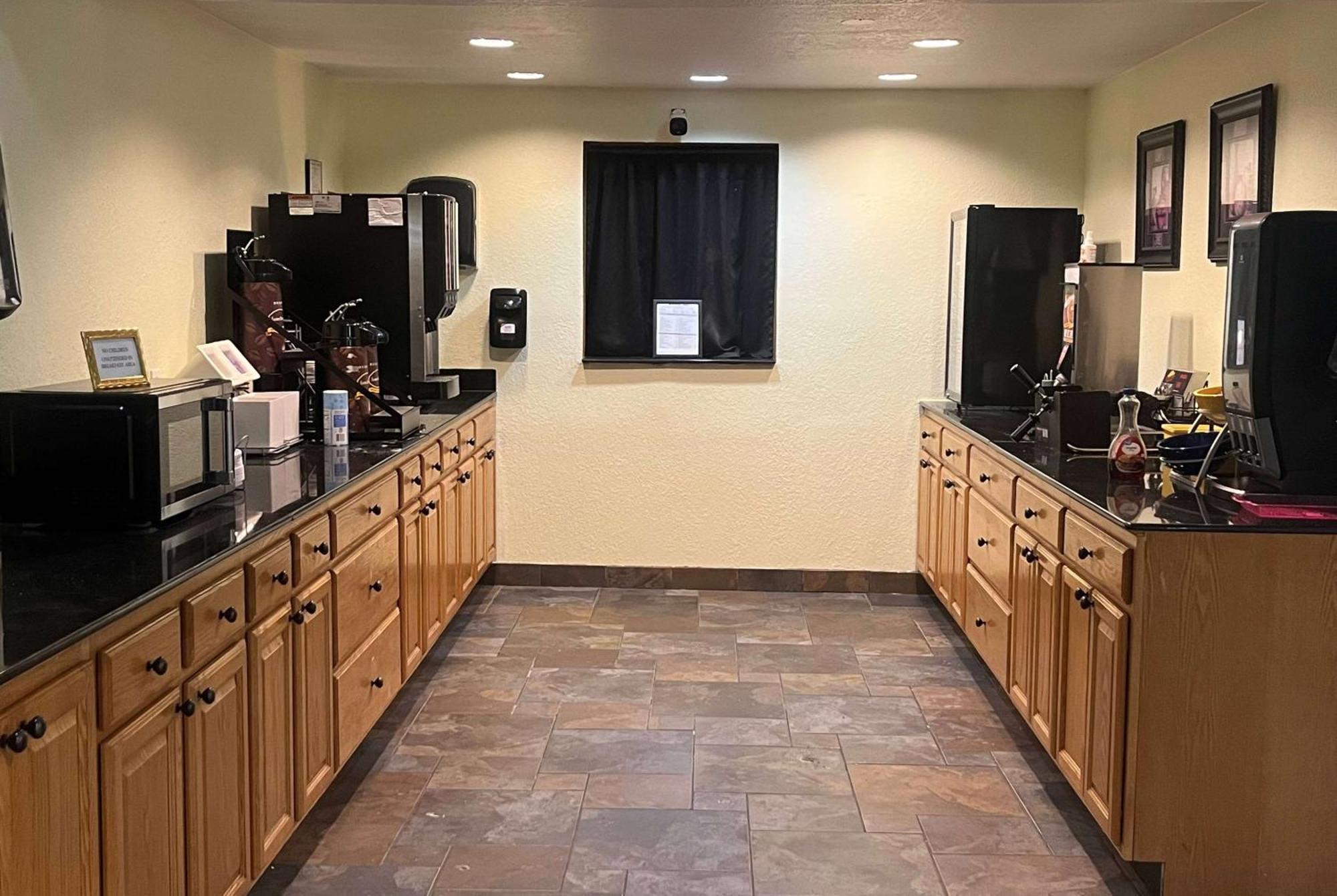 Days Inn By Wyndham Fort Dodge Εξωτερικό φωτογραφία