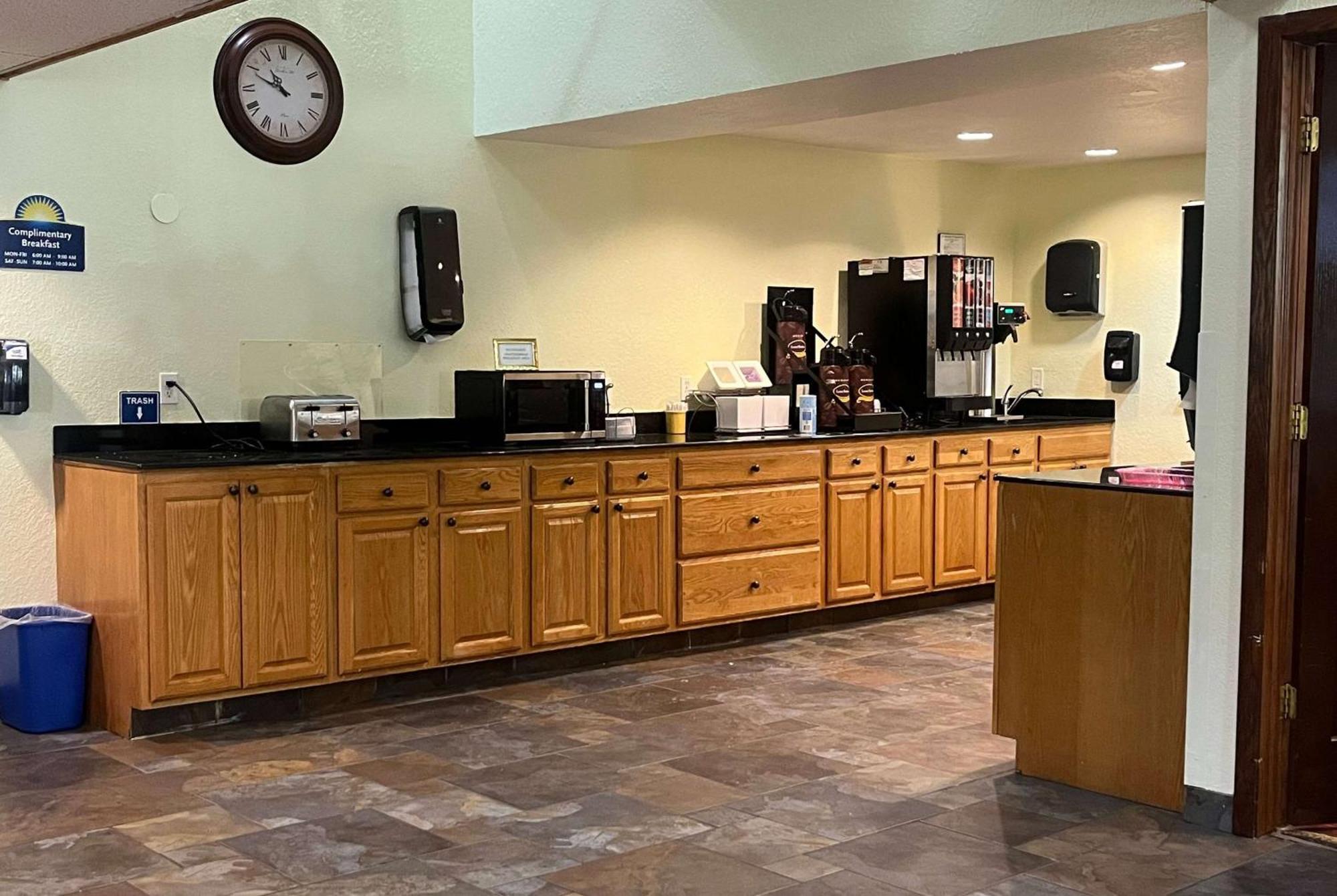 Days Inn By Wyndham Fort Dodge Εξωτερικό φωτογραφία