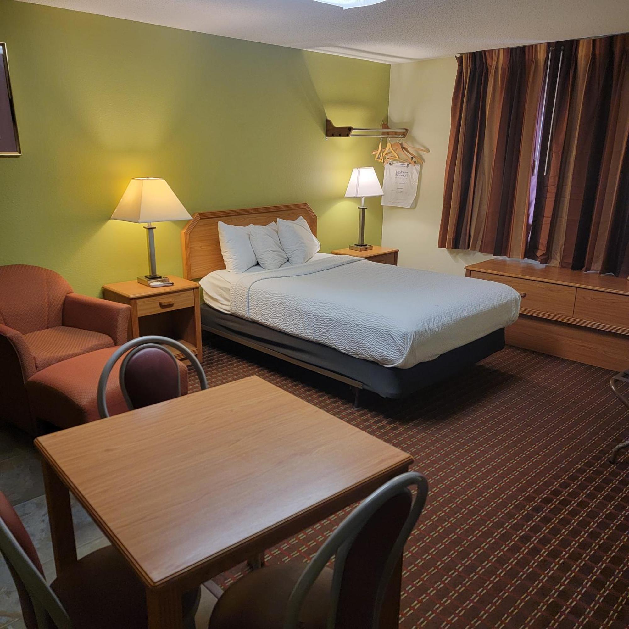 Days Inn By Wyndham Fort Dodge Εξωτερικό φωτογραφία