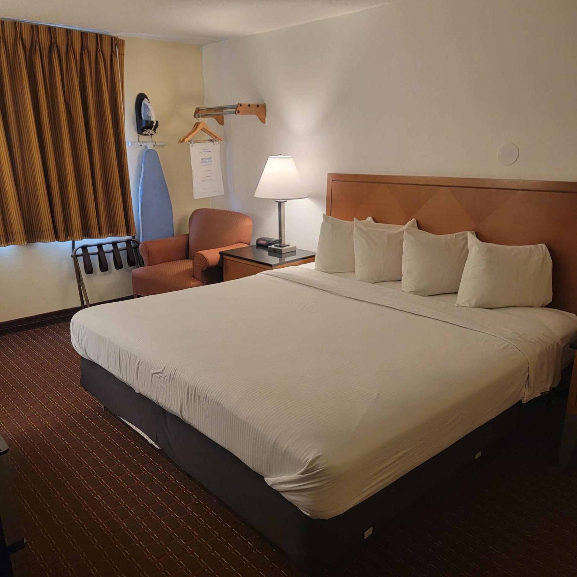Days Inn By Wyndham Fort Dodge Εξωτερικό φωτογραφία