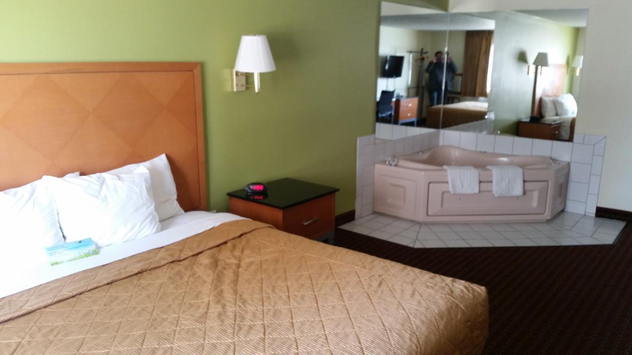 Days Inn By Wyndham Fort Dodge Εξωτερικό φωτογραφία