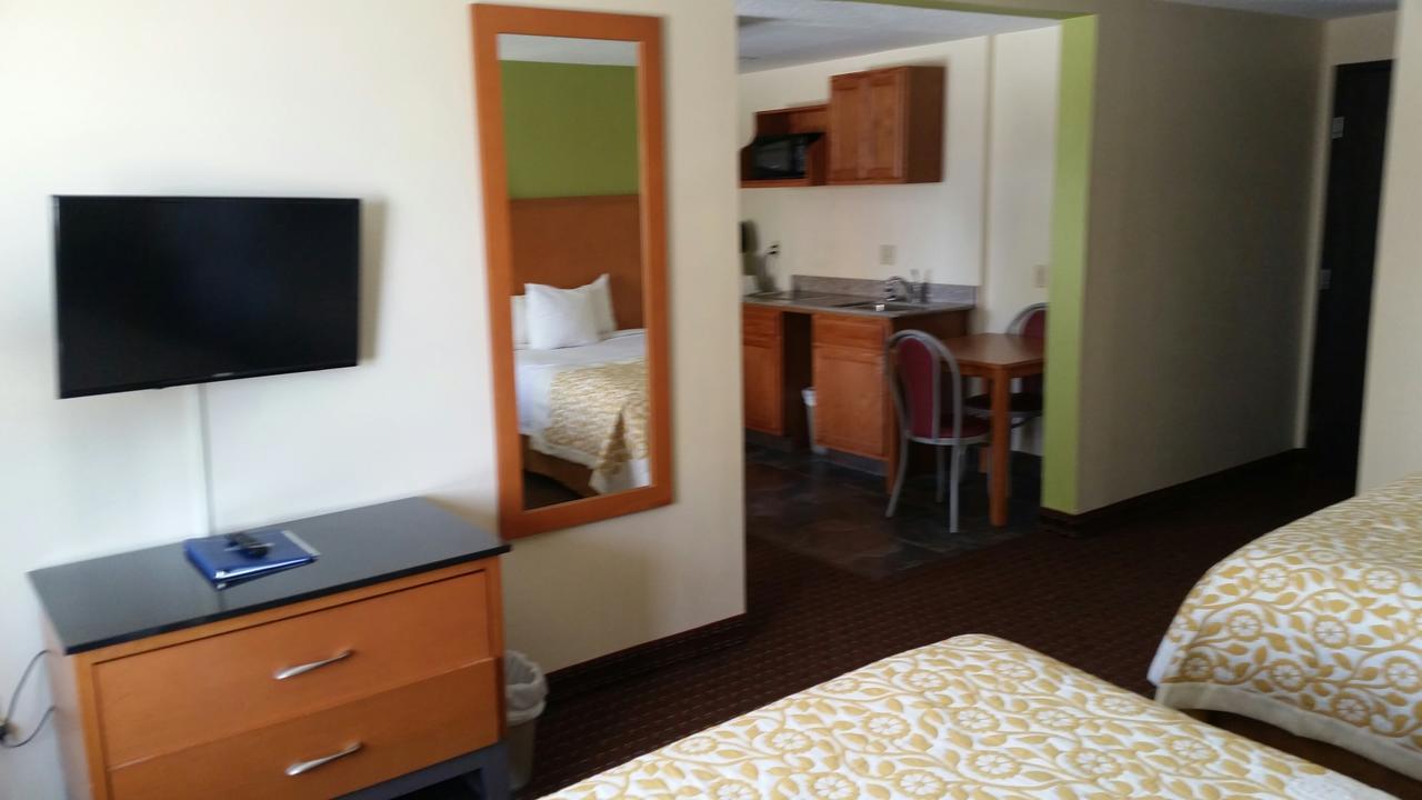 Days Inn By Wyndham Fort Dodge Εξωτερικό φωτογραφία